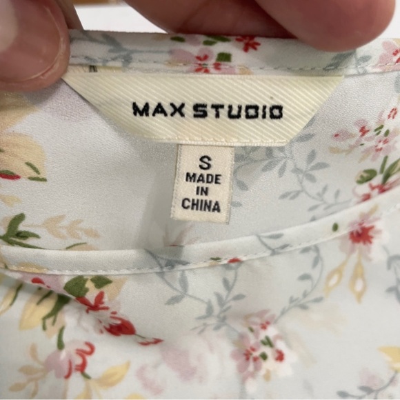Max Studio Blouse Womens Size S Blue Floral 3/4 Bell Sleeves Lightweight Sheer - Picture 7 of 11